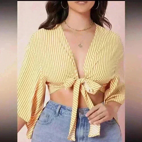 💐Striped tie front crop top - Picture 3 of 5